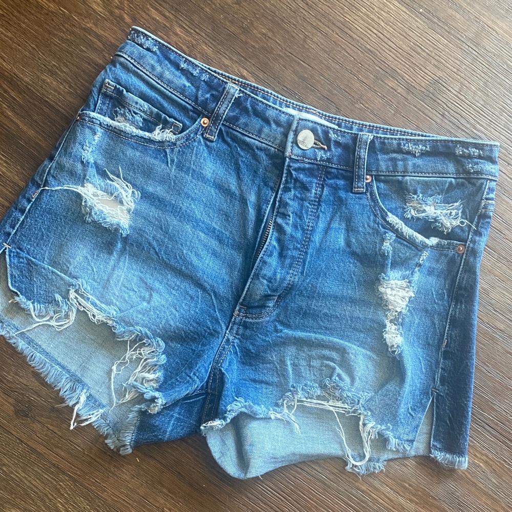 BKE Billie cut off destroyed shorts